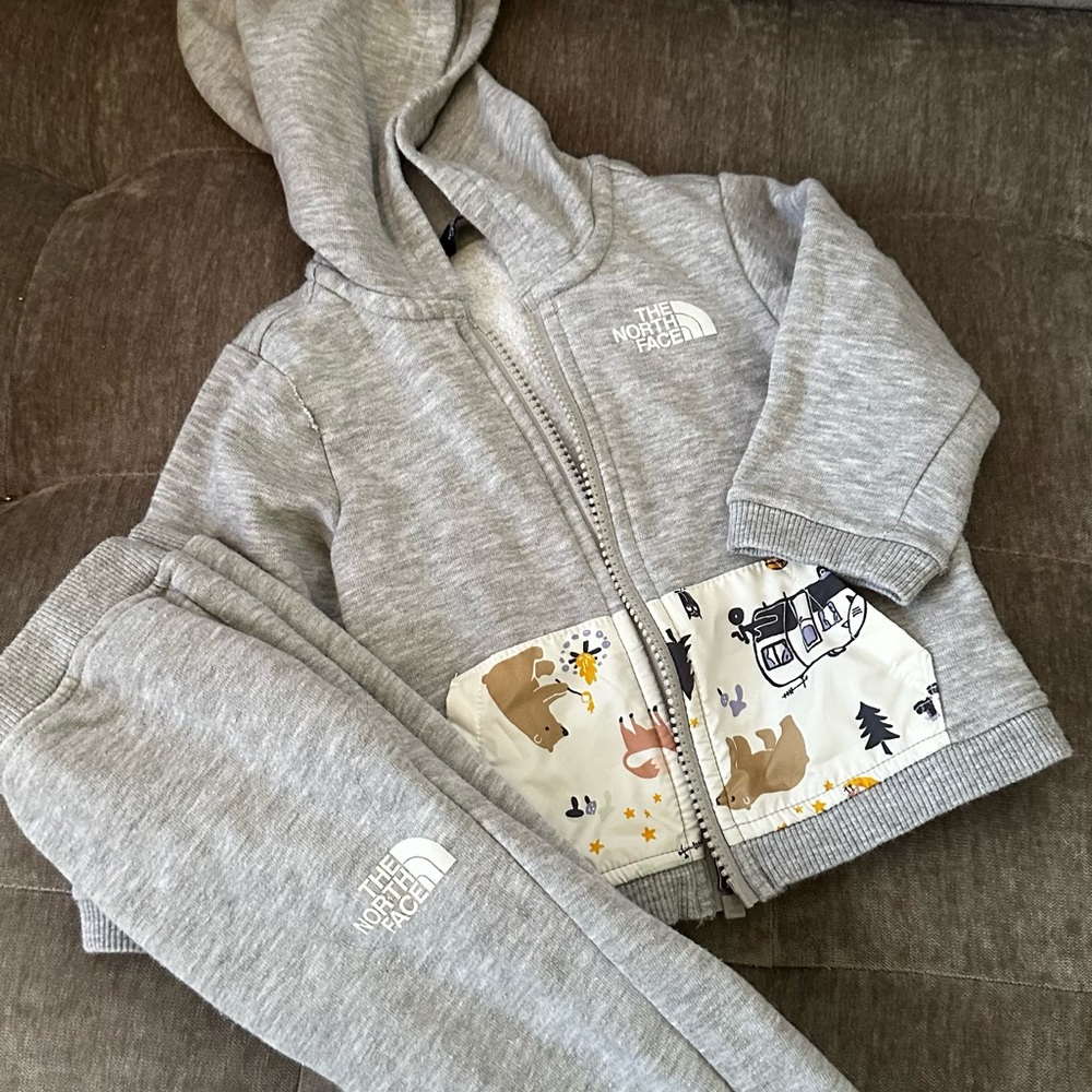 The North Face Light Gray Baby Outfit with Animal Print